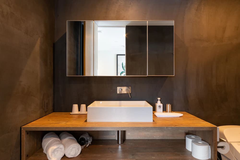 Bathroom sink