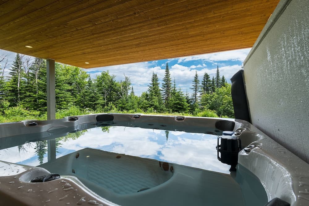 Private spa tub