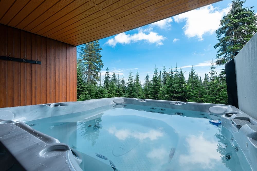 Private spa tub