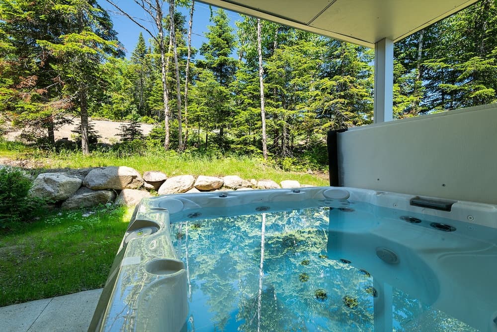 Private spa tub