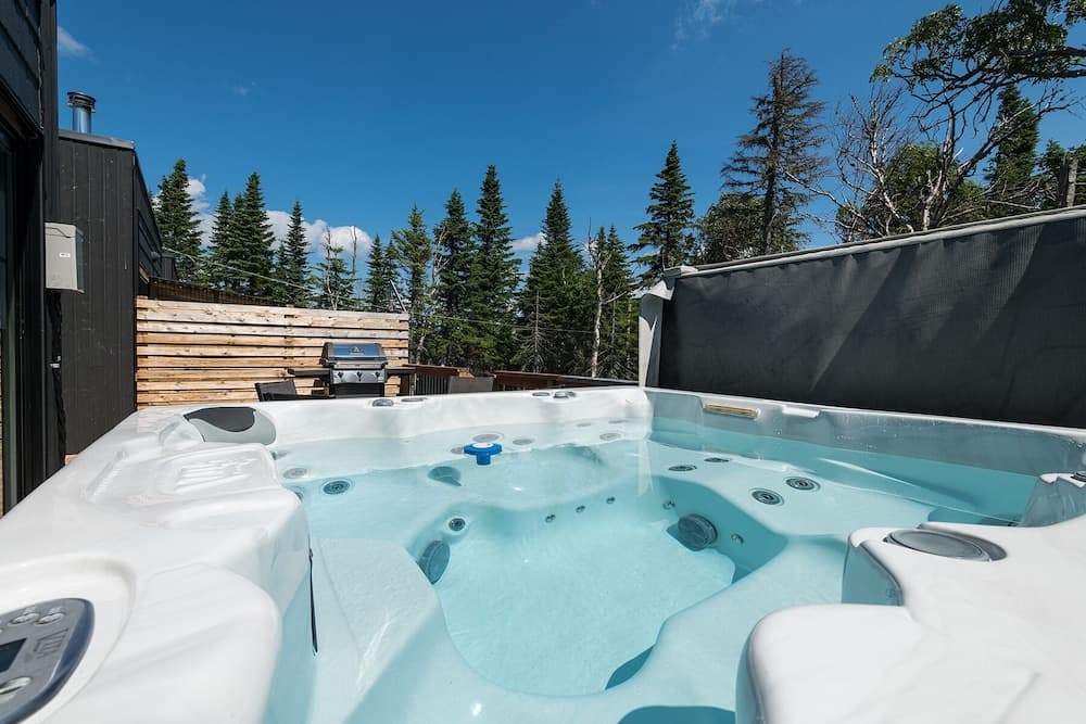 Private spa tub