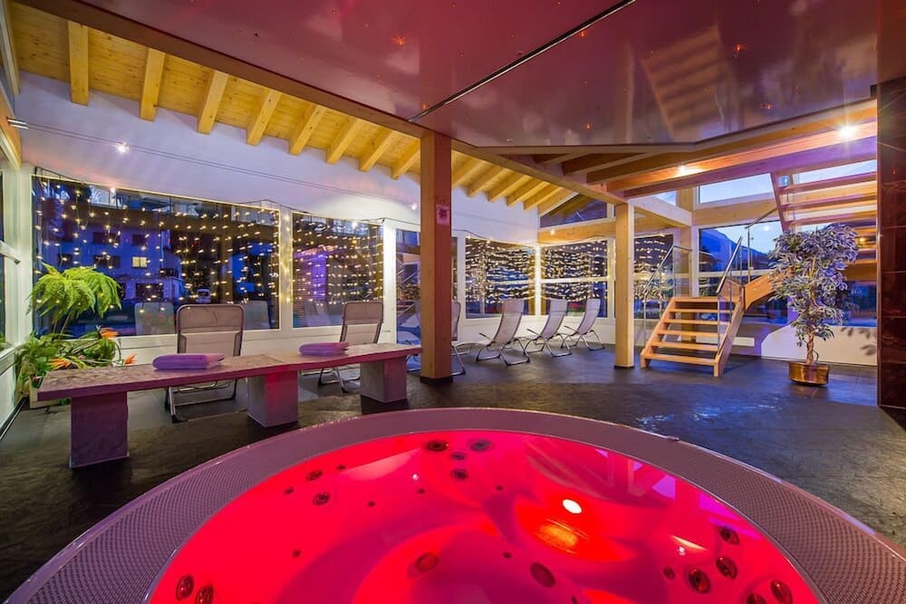 Indoor spa tub