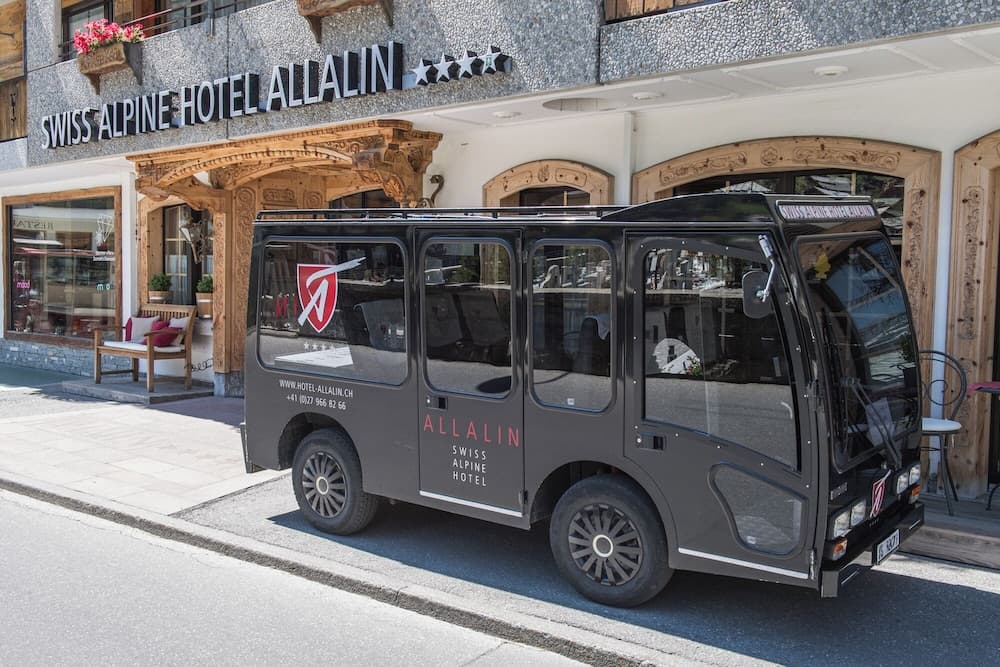 Train station shuttle