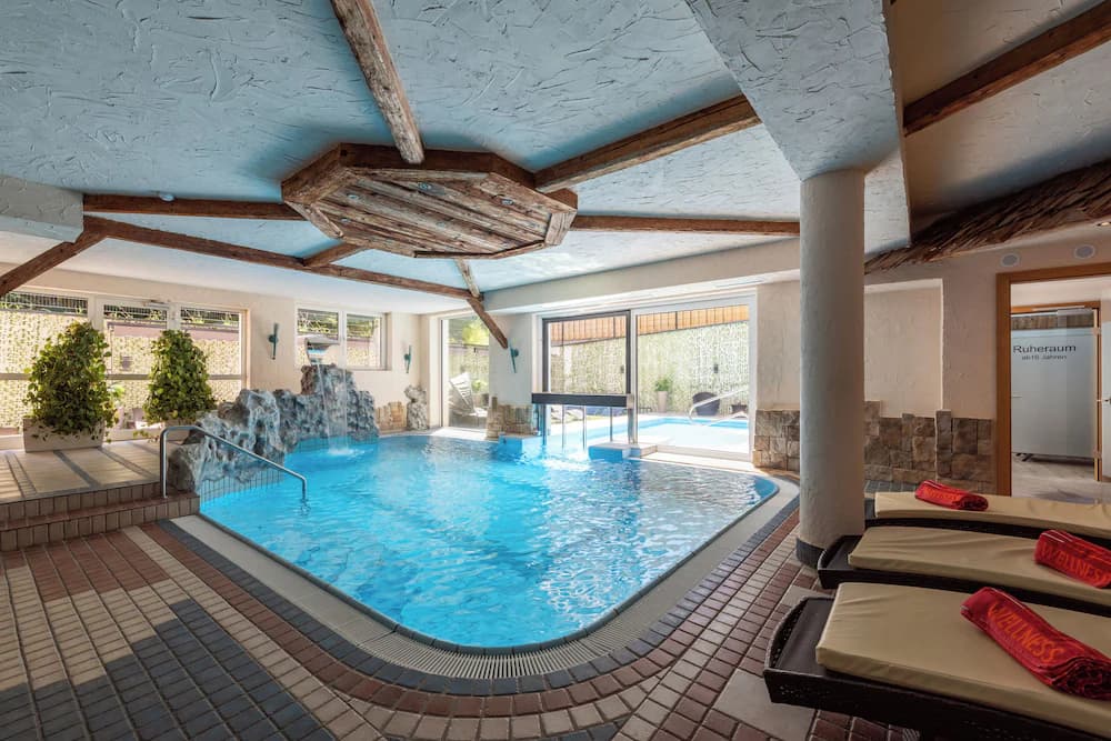Indoor/outdoor pool