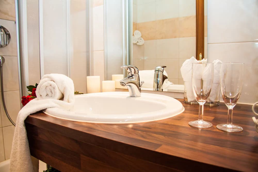Bathroom sink