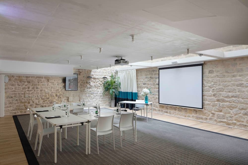 Meeting facility