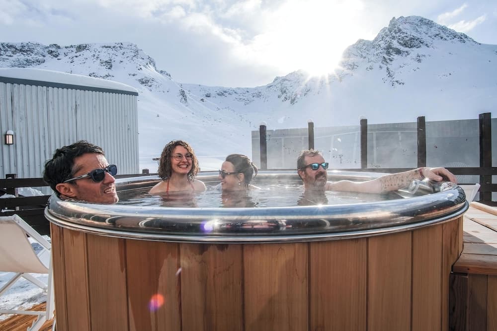 Outdoor spa tub