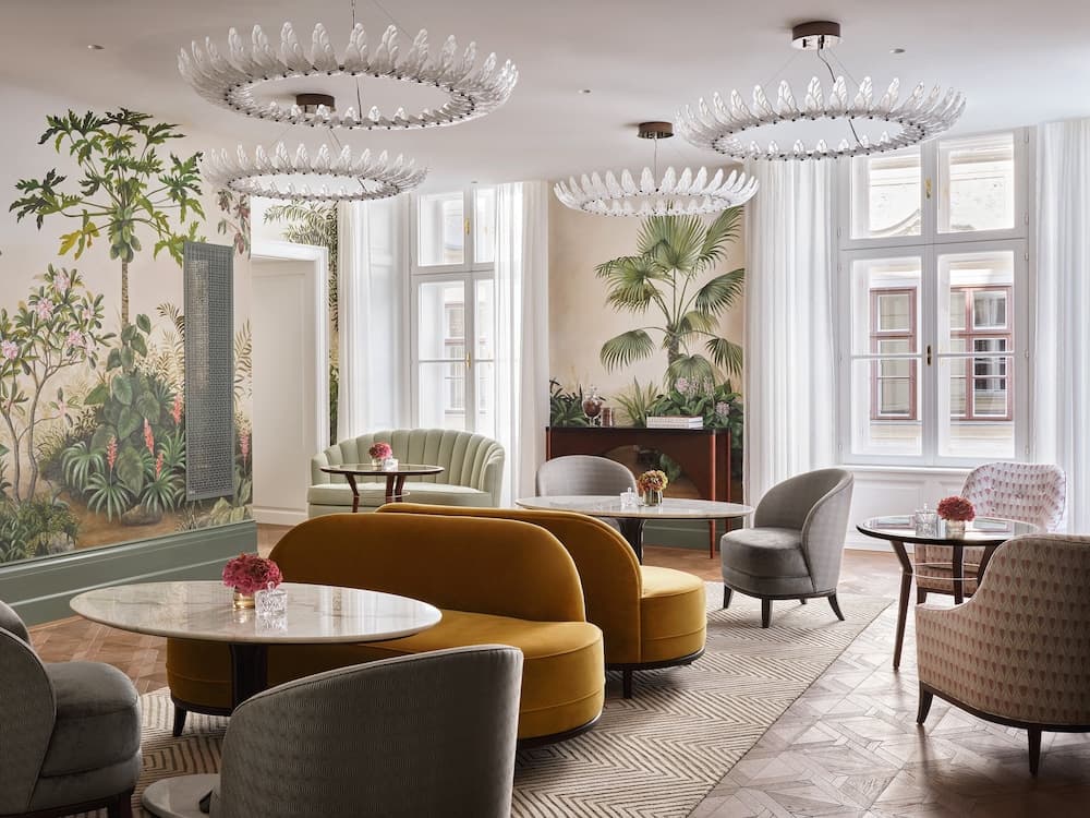 Lobby lounge
