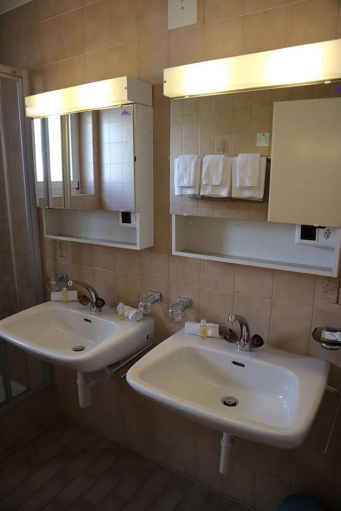 Bathroom sink