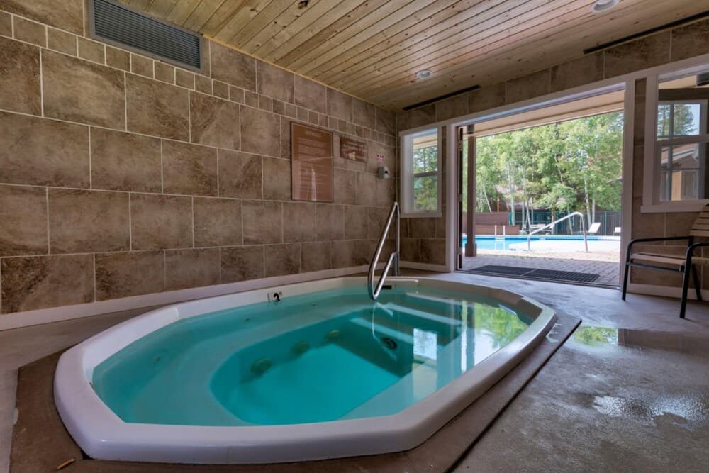 Indoor spa tub