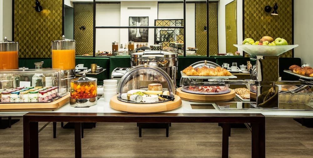 Breakfast buffet