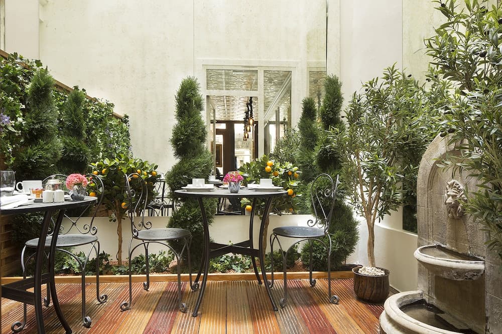 Breakfast area