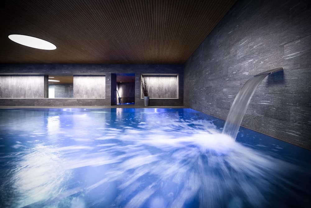 Pool waterfall