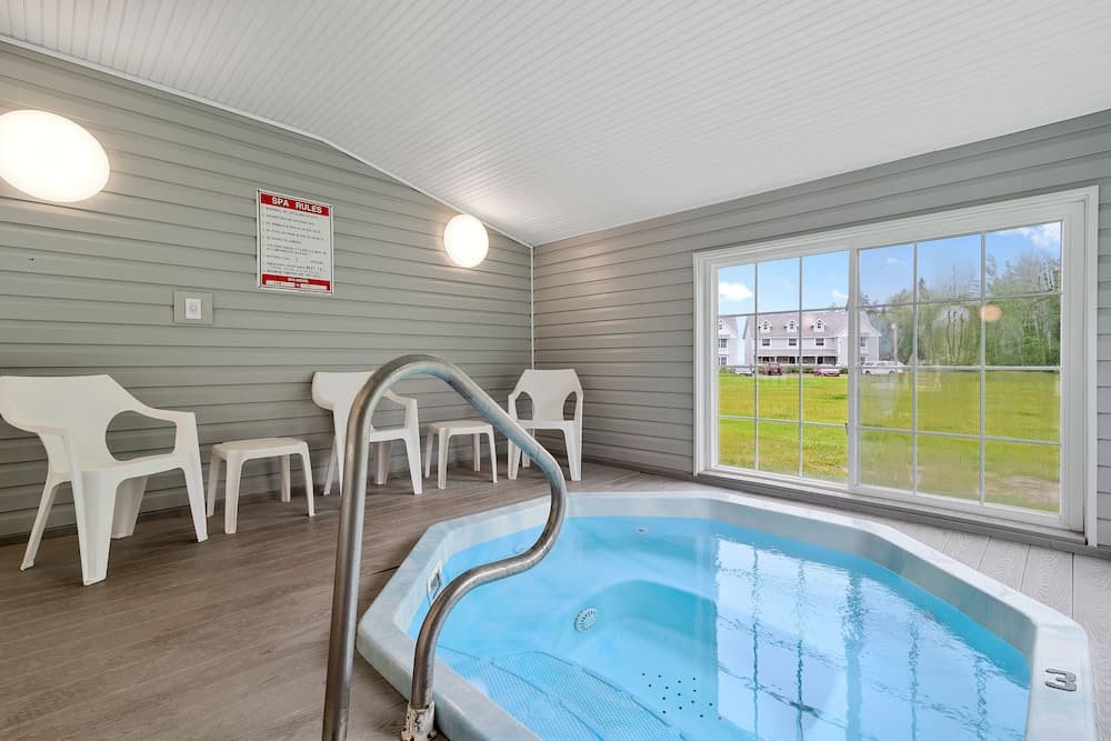 Indoor spa tub