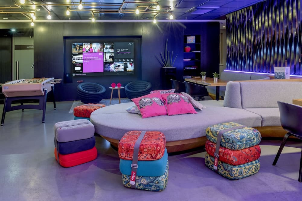 Lobby lounge