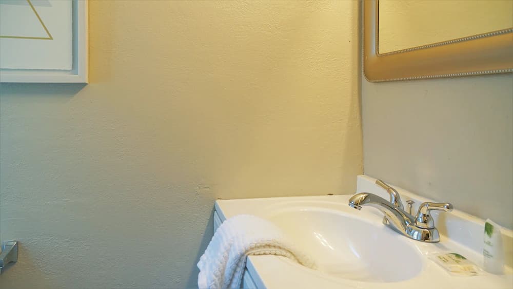 Bathroom sink