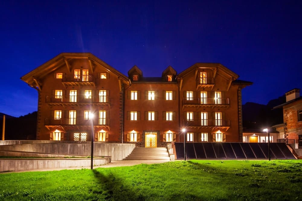 Front of property - evening/night