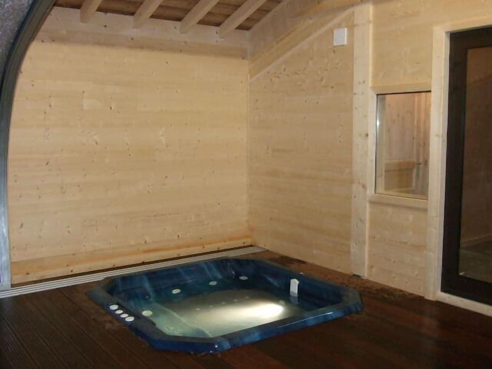Indoor spa tub