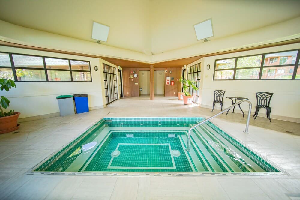Indoor spa tub