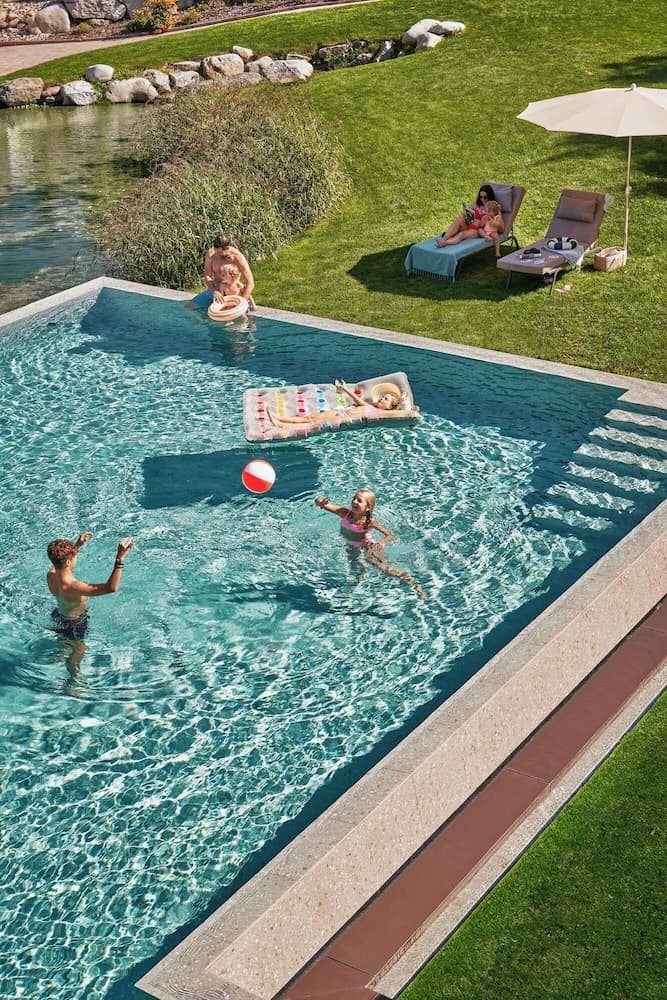 Infinity pool