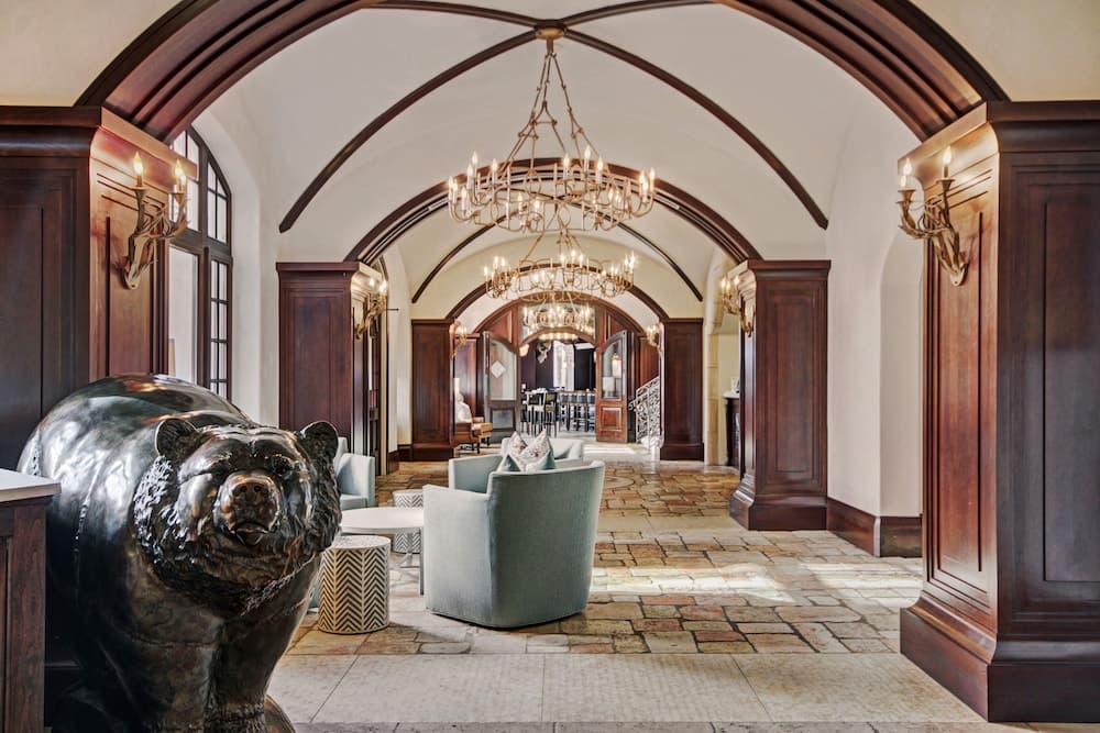 Concierge desk