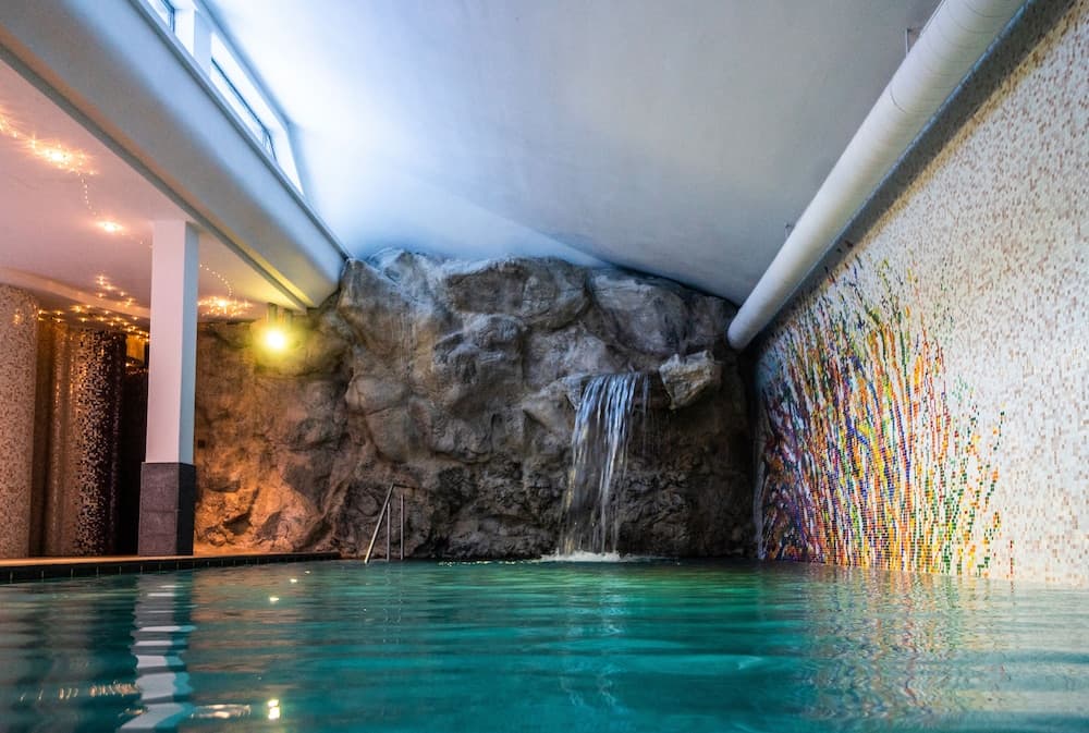 Pool waterfall