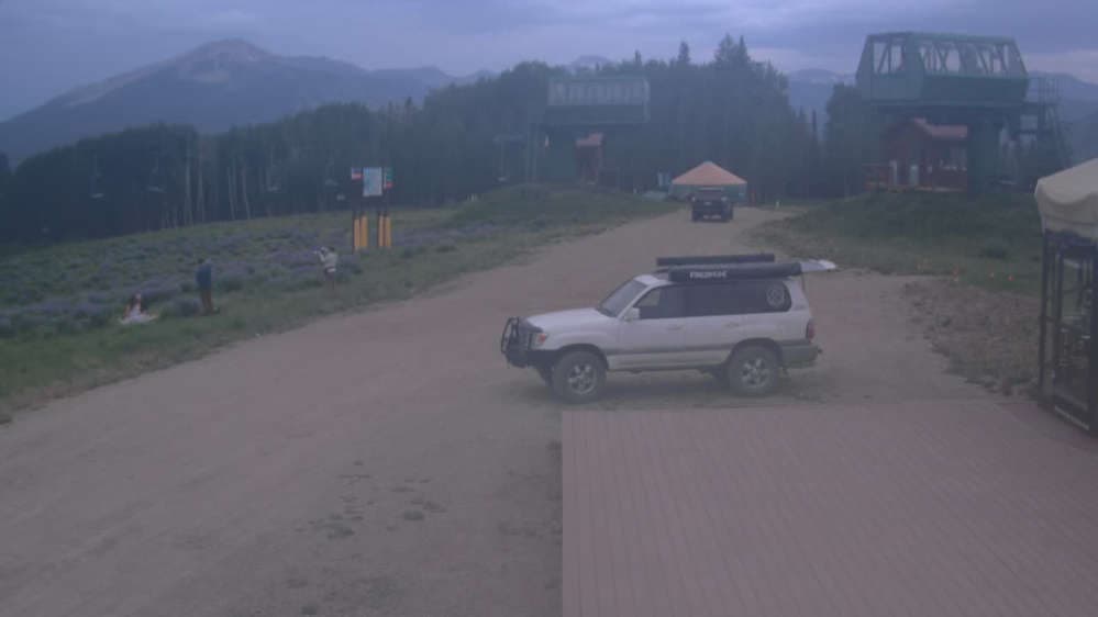 Umbrella Bar at Ten Peaks stream