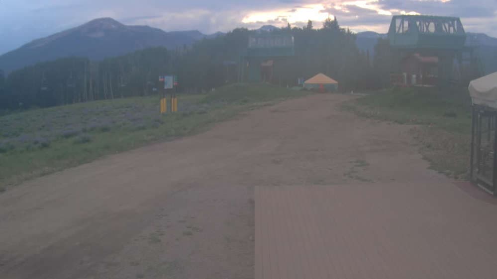 Umbrella Bar at Ten Peaks stream