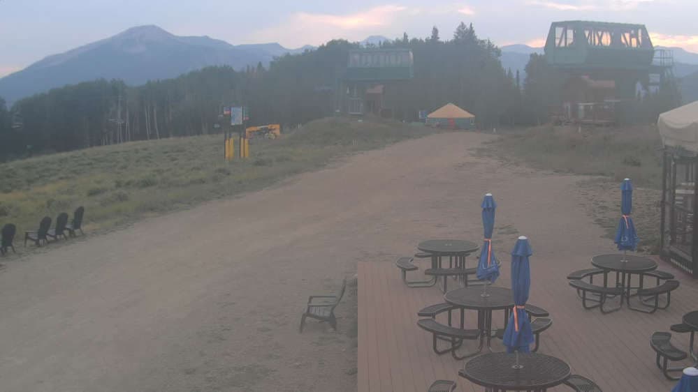 Umbrella Bar at Ten Peaks stream