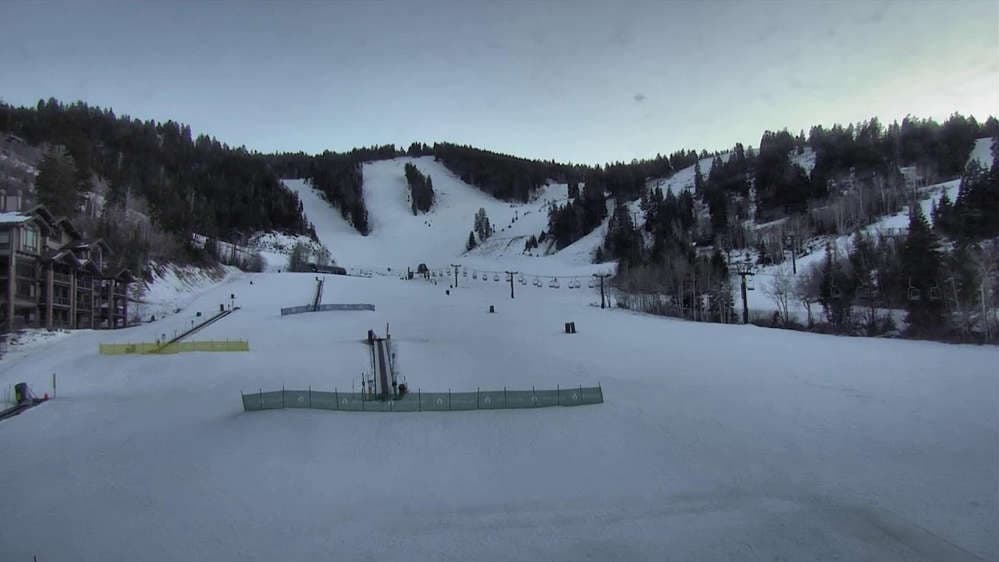 Deer Valley - Snow Park Lodge Cam