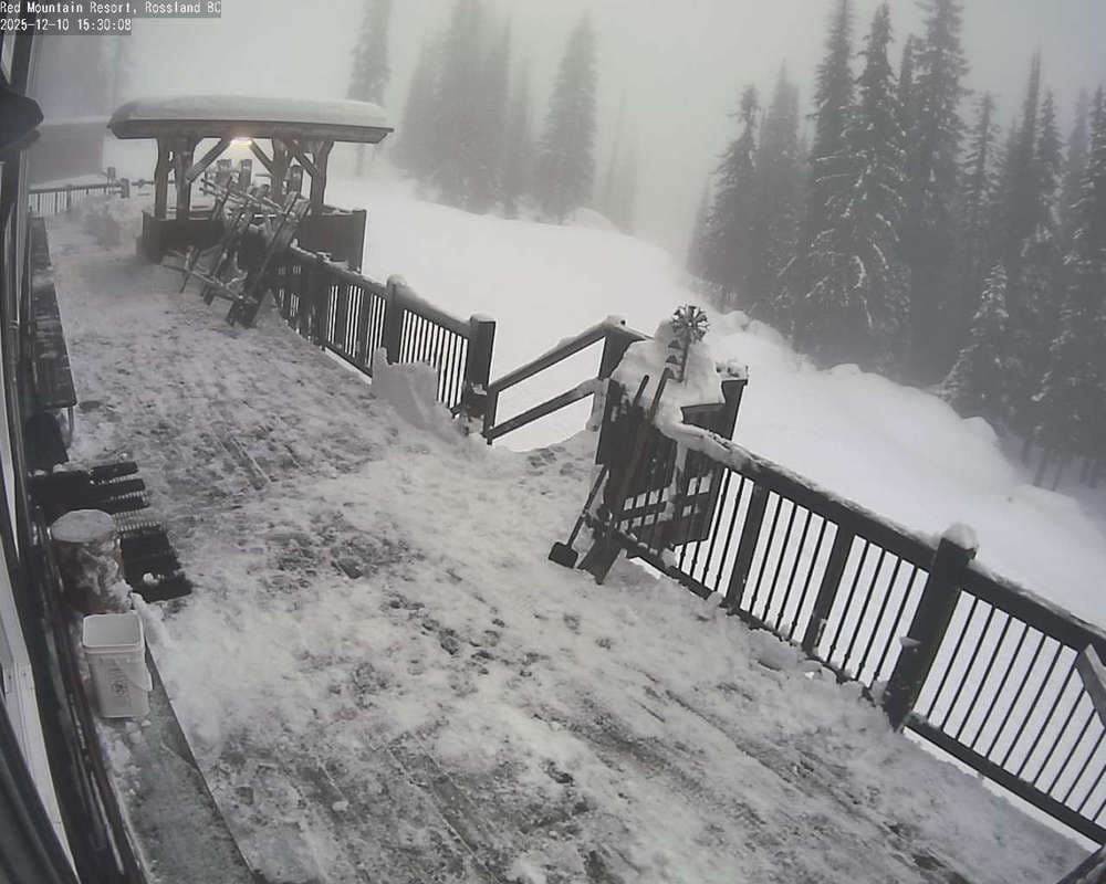 Red Resort - Paradise Lodge Deck Cam