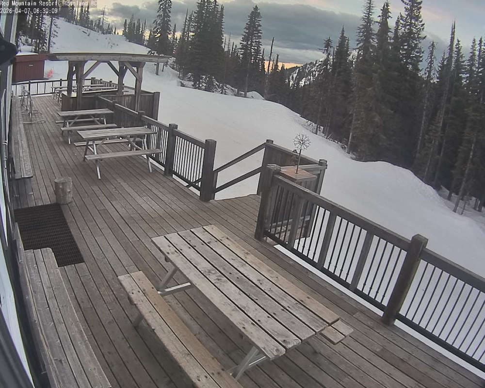 Red Resort - Paradise Lodge Deck Cam