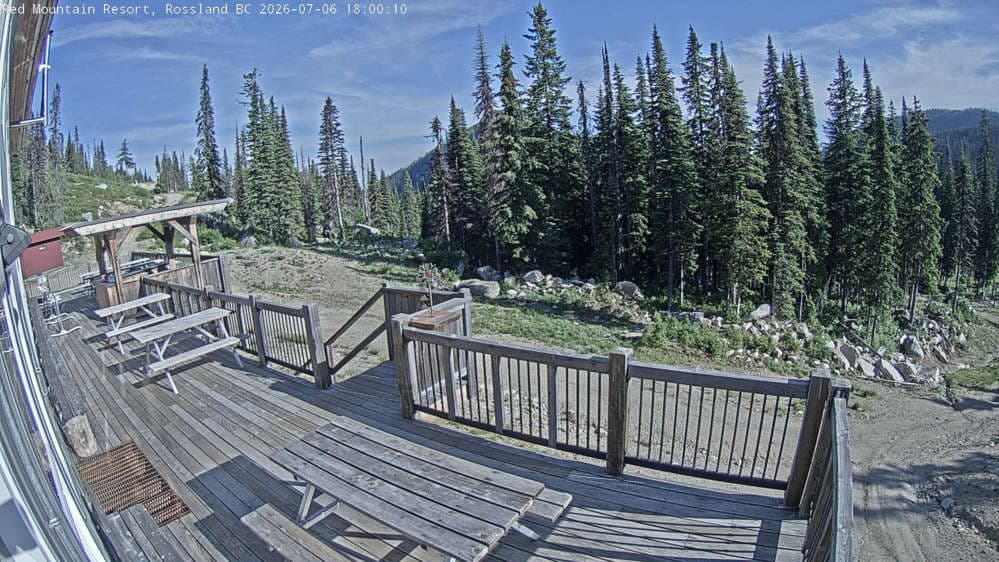 Red Resort - Paradise Lodge Deck Cam