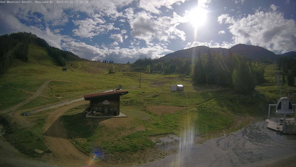 Red Resort - Base Lodge Cam