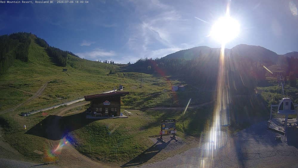 Red Resort - Base Lodge Cam