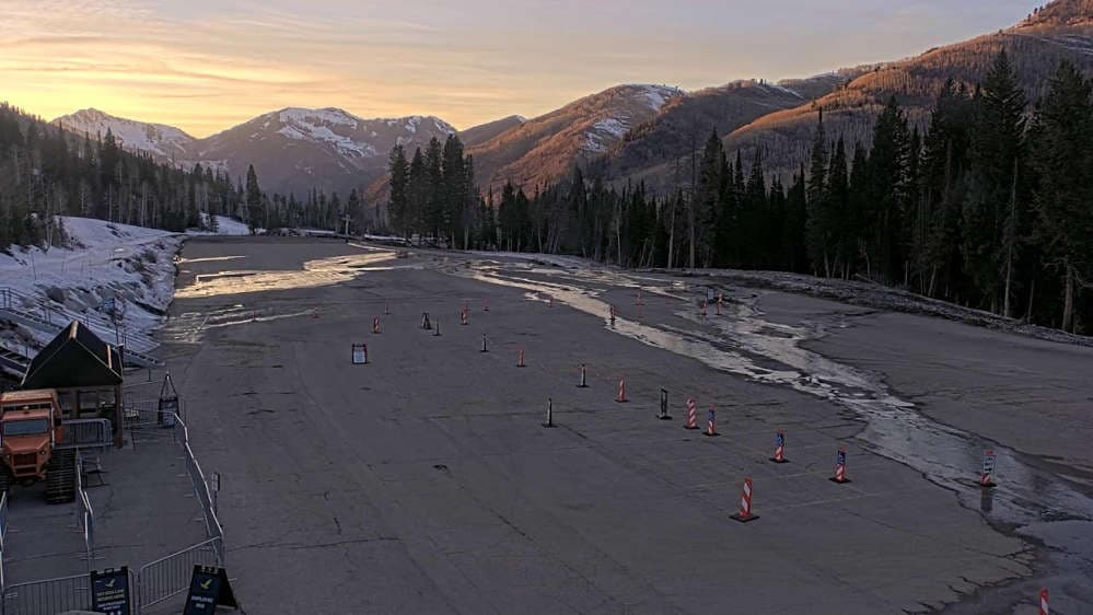 Solitude: Moonbeam Parking Lot Cam