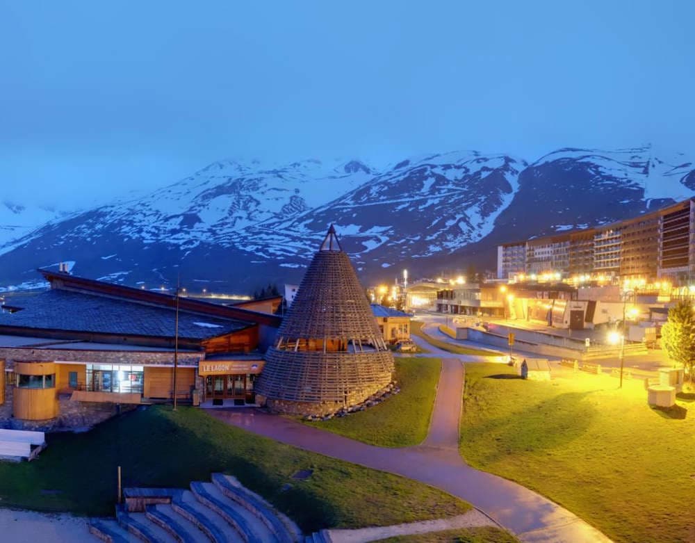 Tignes - Place du Lac 