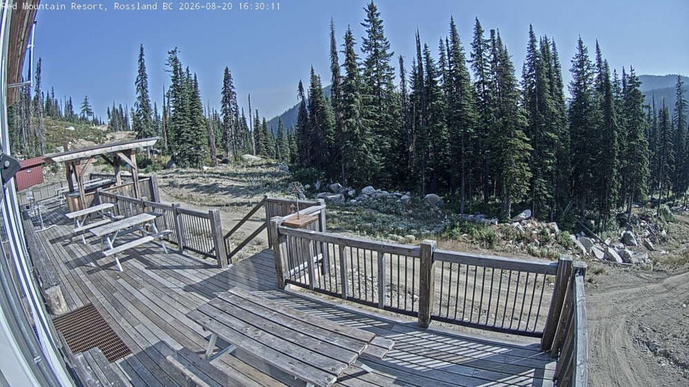 Red Resort - Paradise Lodge Deck Cam