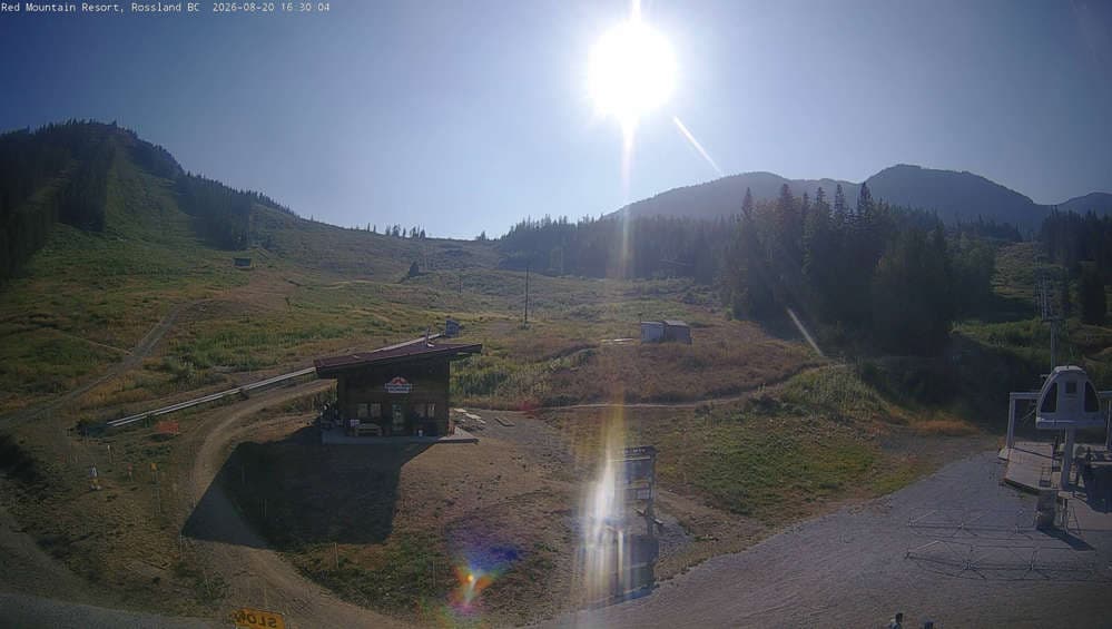 Red Resort - Base Lodge Cam